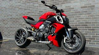 Walk Around of a 2023 Ducati Diavel V4