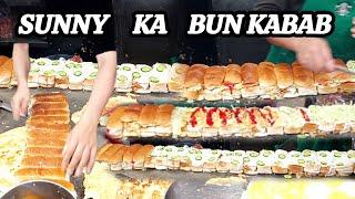 Massive triple layer burger making skills||Sunny ka ande wala burger || Hidden gems of Karachi