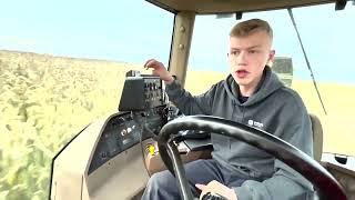 La jeunesse au coeur du chantier d'ensilage