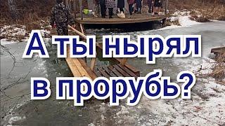 Куда идёт весёлый гном? А гном идёт купаться!