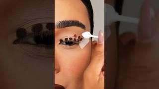 super Easy Eyeliner  with Earbuds Hack #trending #viralvideo#shortvideo #youtubeshorts#shorts