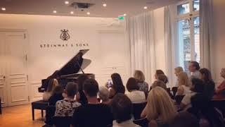 Sunny Li perform in Paris Steinway