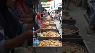 Stock of high protein sago worms in traditional Asian markets@muhibbudinfood-ai