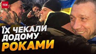 ЗАРАЗ! НЕСТРИМНІ ЕМОЦІЇ! ПЕРШІ КАДРИ З ОБМІНУ ПОЛОНЕНИХ 5 ЛЮТОГО