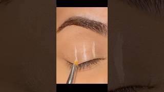 Here's How To Master The Art Of Gradient Eyeshadow Blend!