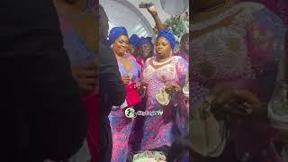 IYA IBADAN & FOLORUNSHO ADEOLA SPRAY KAMO STATE WIFE AT THEIR WEDDING PARTY.