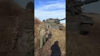 20241027 1128 Cerca de Pokrovsk. Soldados r... al lado de M1 Abrams.