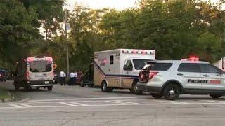 Cobb County neighborhood blocked off as SWAT team executes search warrant