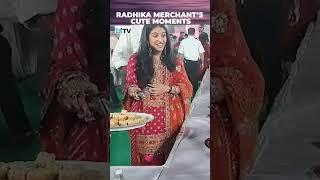 Radhika Merchant’s Cute Interaction With Children During Anna Seva