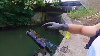 Magnet fishing (weapons galore) (UK) - ITV London News - August 2018