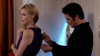 [0012] Unzipping Julie Bowen in Modern Family (2011)