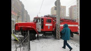 Урал в столб. Спас людей, а они сбежали.