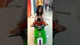 Alvarez & Bunda girang naik moge