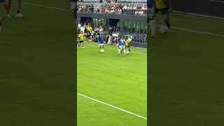 Ronaldinho nutmegs Yassine Chueko -Messi bodyguard  @ronaldinhogaucho