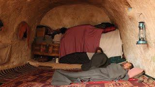 30 Years Living in a Cave: Afghan Couple’s Peaceful Life & Village-Style Breakfast