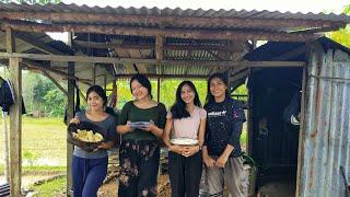 Gadis Dayak || Olahan buah pisang Gadis Desa Suku Dayak di Pondok Sawah