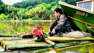 Survival Challenge: Crafting a Bamboo Boat and Catching Fish in Nature