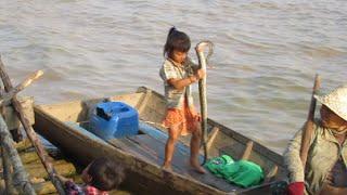 Cambodian Village Girl Picks Up Snake - Trip To Floating Village