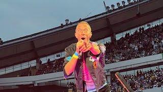 IT’S NOT EVERY DAY THAT CHRIS MARTIN FROM COLDPLAY RECOGNISES YOU IN THE CROWD FROM A PREVIOUS SHOW