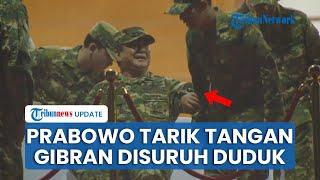 Momen Hangat Prabowo Tarik Tangan Gibran, Minta Wapres Duduk lalu Tertawa Terbahak saat Parade Senja