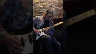 Adrian Smith jamming to Floyd (Comfortably Numb) at RnR Studios