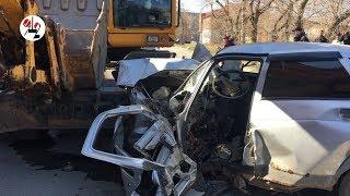 "Дюжина" убилась об экскаватор