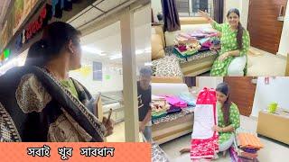 চোখের সামনে দেখলাম ছিনতাই হতে,সবাই খুব সাবধান ...এবার পুজোয় হয়েছে 21টা শাড়ী...