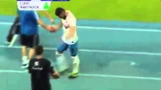 Aykut Demir Trabzonspor put on himself a bucket of water after was substitued