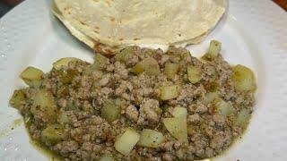 Carne molida, con papas y salsa verde ￼