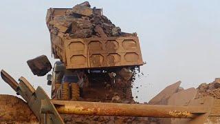 "Big Rock Crusher Machine: A Giant in Action"Big Rock Crushing: A Powerful Process"#stonecrusher