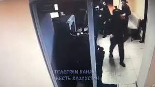 Полицейские избили мужчину в Актобе