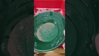 First time gold panning! Klesh #gold  #paydirt  Review.