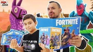 Папа РОБ и ЯРИК заполняют АЛЬБОМ с наклейками FORTNITE: READY TO JUMP! 13+