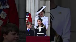 Кейт присоединилась к королевской семье для участия в марше #Royalty #troopingthecolour