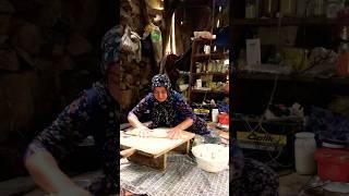 nomadic woman makes traditional pie plateau life #nomadic #women #bread #making #pastry #nature