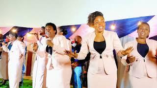 KUGANA YESU FAMILY CHOIR IKOZE AMATEKA || IRIRIMBYE ZA NDIRIMBO MWAKUNZE