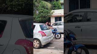 Galti kiskicar wale ko kaise dekh rahe dono