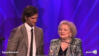 Alex Pettyfer, Betty White, and Cloris Leachman Come Out for Equality at the #glaadawards