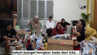 heboh banget ⁉️ reaksi keluarga bongkar kado dari kita