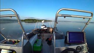 ПЕРВЫЙ ВЫХОД НА ВОДУ, ОБКАТАЛИ КОМПЛЕКТ. ДВЕ НОЧИ СПАЛИ В ЛОДКЕ