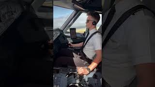 Pilot Landing Airbus A320 #cockpit
