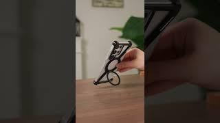 The metal frame is simple and handsome phone case, and it also comes with a magnetic bracket