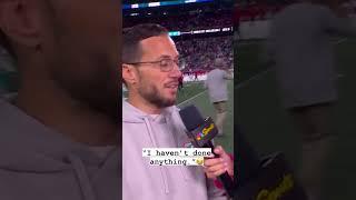 Mike McDaniel races cameraman on SNF ‍️
