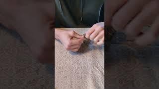 Making a small horseshoe of straw - Yule Calendar 2/4