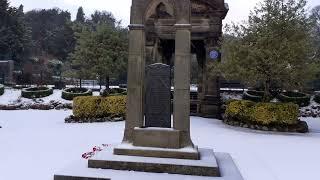 Snowy walk around Holden Park, Oakworth