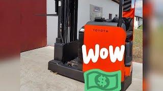 The man works on a Forklift and look how he does it 2023