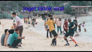 Joget tiktok viral di pantai.