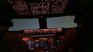 Crazy technology,  BOEING 747-400 LAND at nearly ZERO  VISIBILITY!!!  cockpit view, Auto landing.