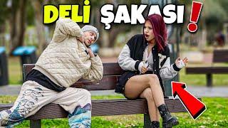 DELİ KILIĞINDA İNSANLARI TROLLEMEK !!( ÇILDIRTAN ŞAKA )- SOSYAL DENEY