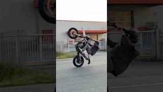 Spot send #wheelie #supermoto #ktm #bikelife #youtubeshorts